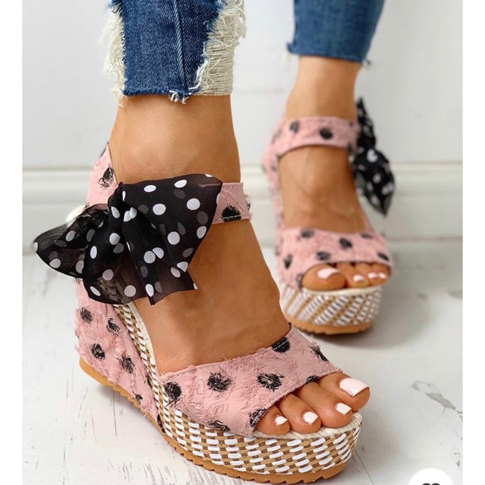 Scarpi’s SIZE 7 ONLY Pink w/Polka Dot Sash Sandals - Picture 2 of 10